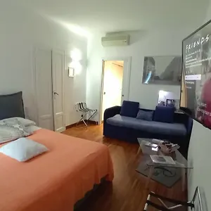 Room Inn 2*, Milão Itália