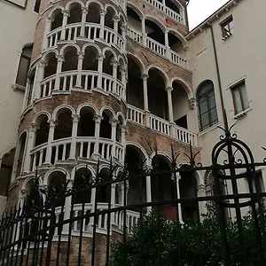 Alloggi Scala Del Bovolo Venise
